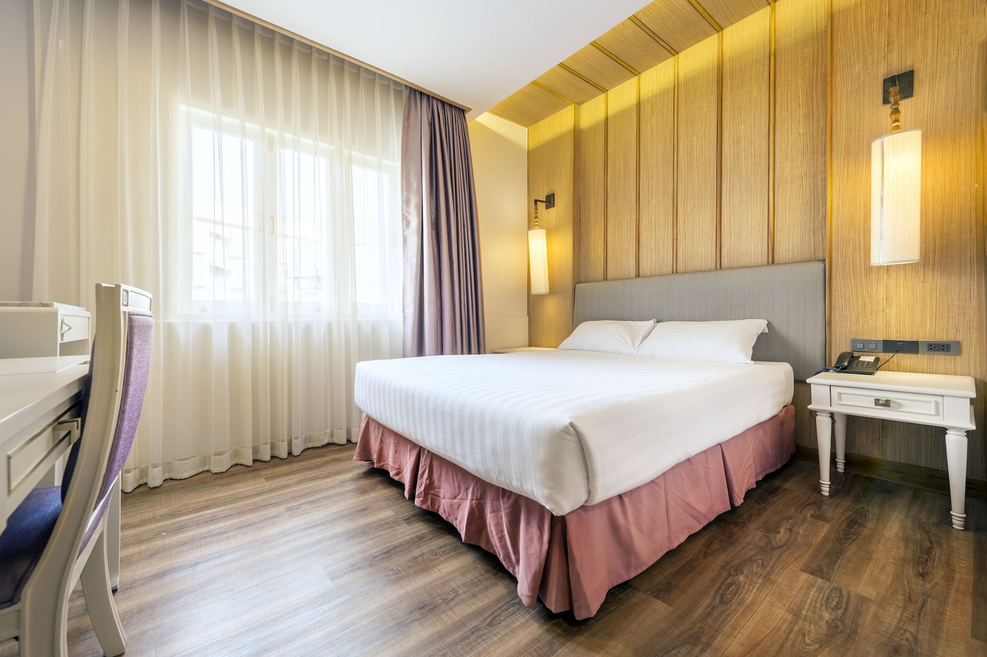 GRAND, DOUBLE BED