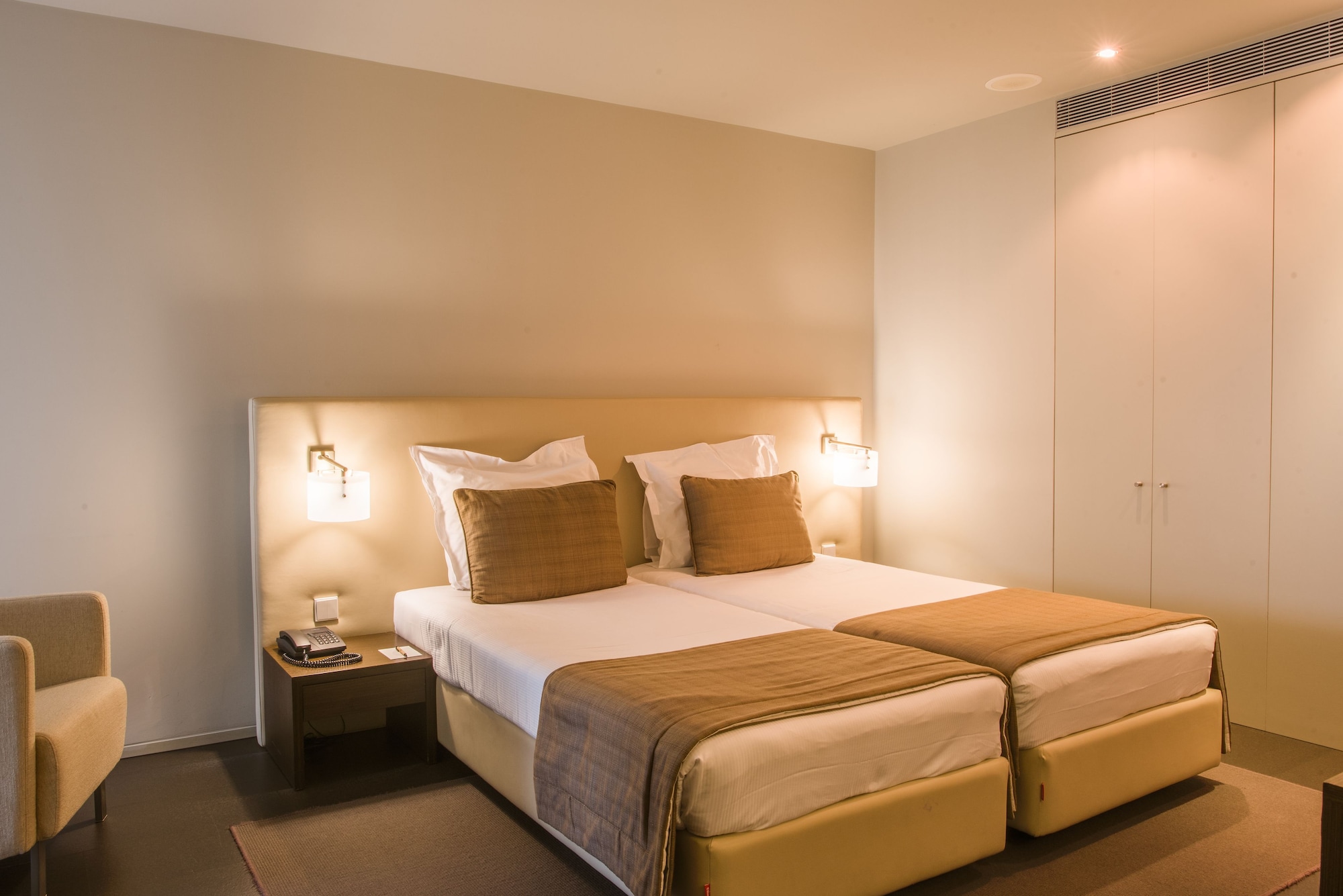 1 Bedroom, Apartment, Twin Beds, Lateral Side Sea View, Sofa