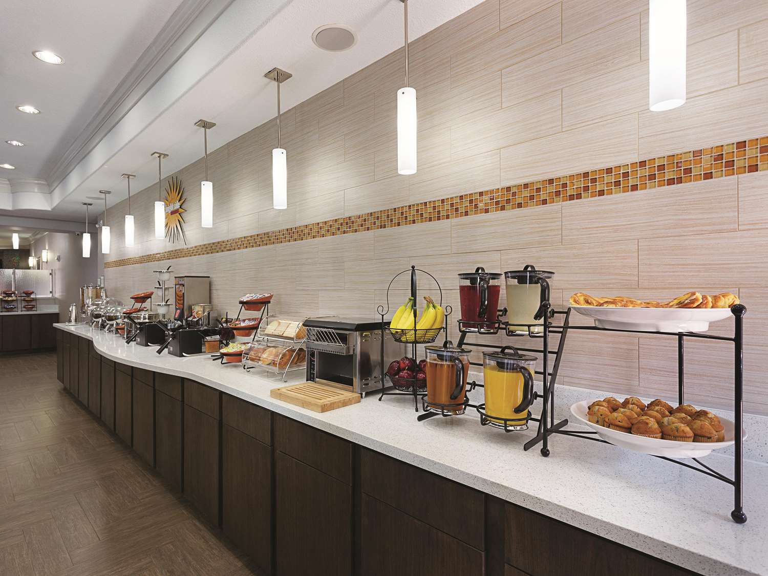 La Quinta Inn & Suites by Wyndham Houston Channelview 35/66