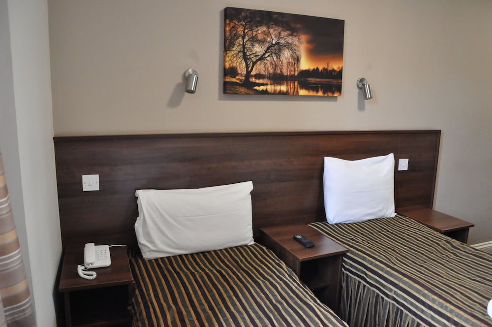ASCOT HYDE PARK HOTEL 40/58