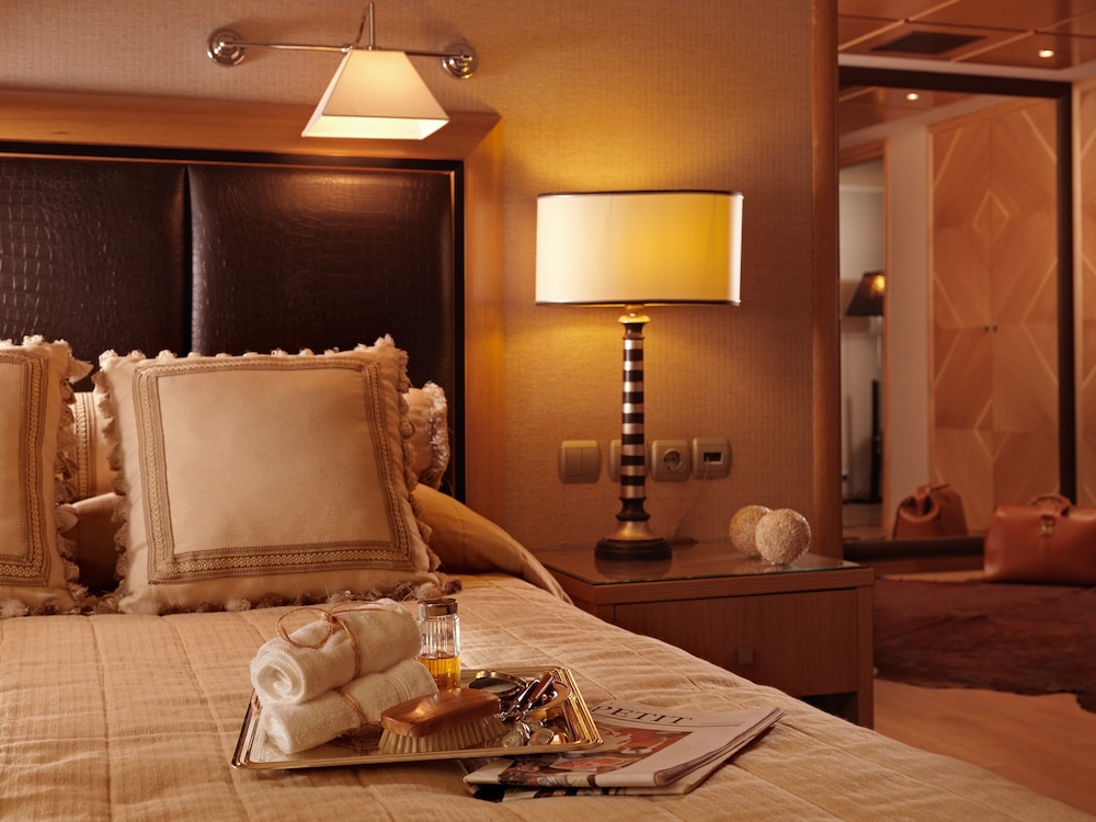 Divani Caravel Hotel 44/87