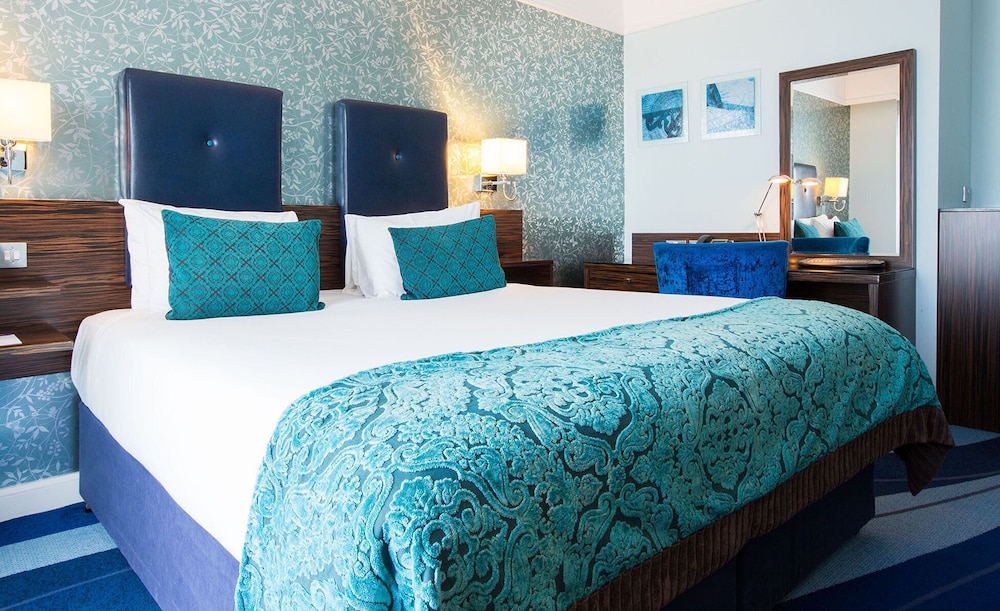 CROWNE PLAZA BLANCHARDSTOWN 32/76