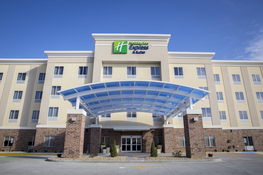 Holiday Inn Express Suites Edwardsville 1/45