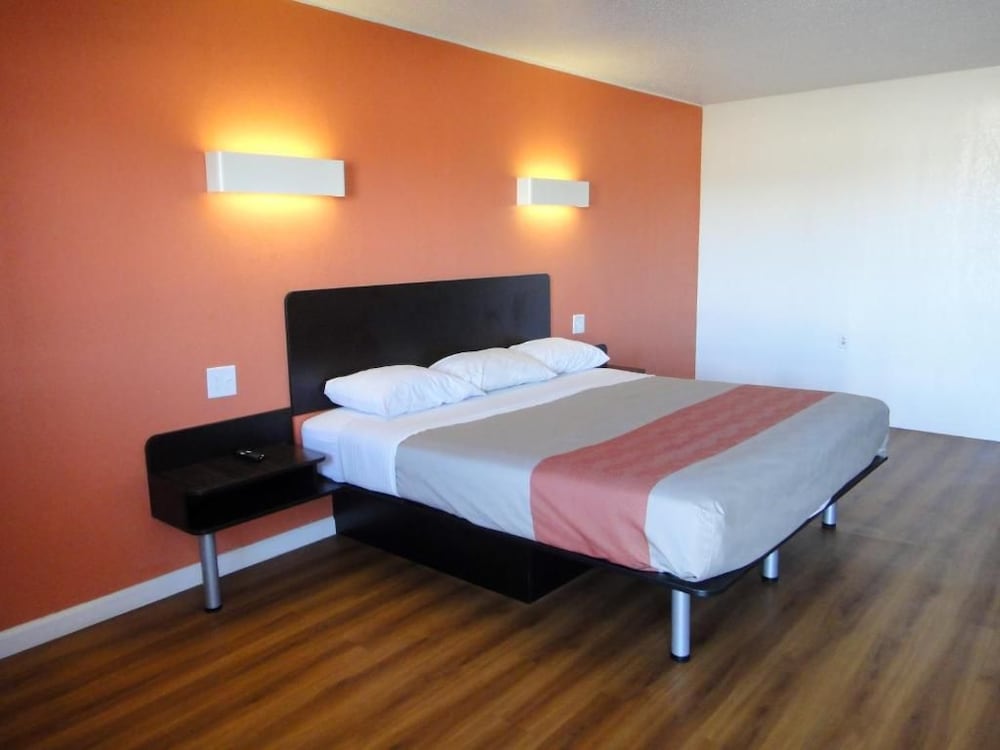 Motel 6 Clinton OK 46/64
