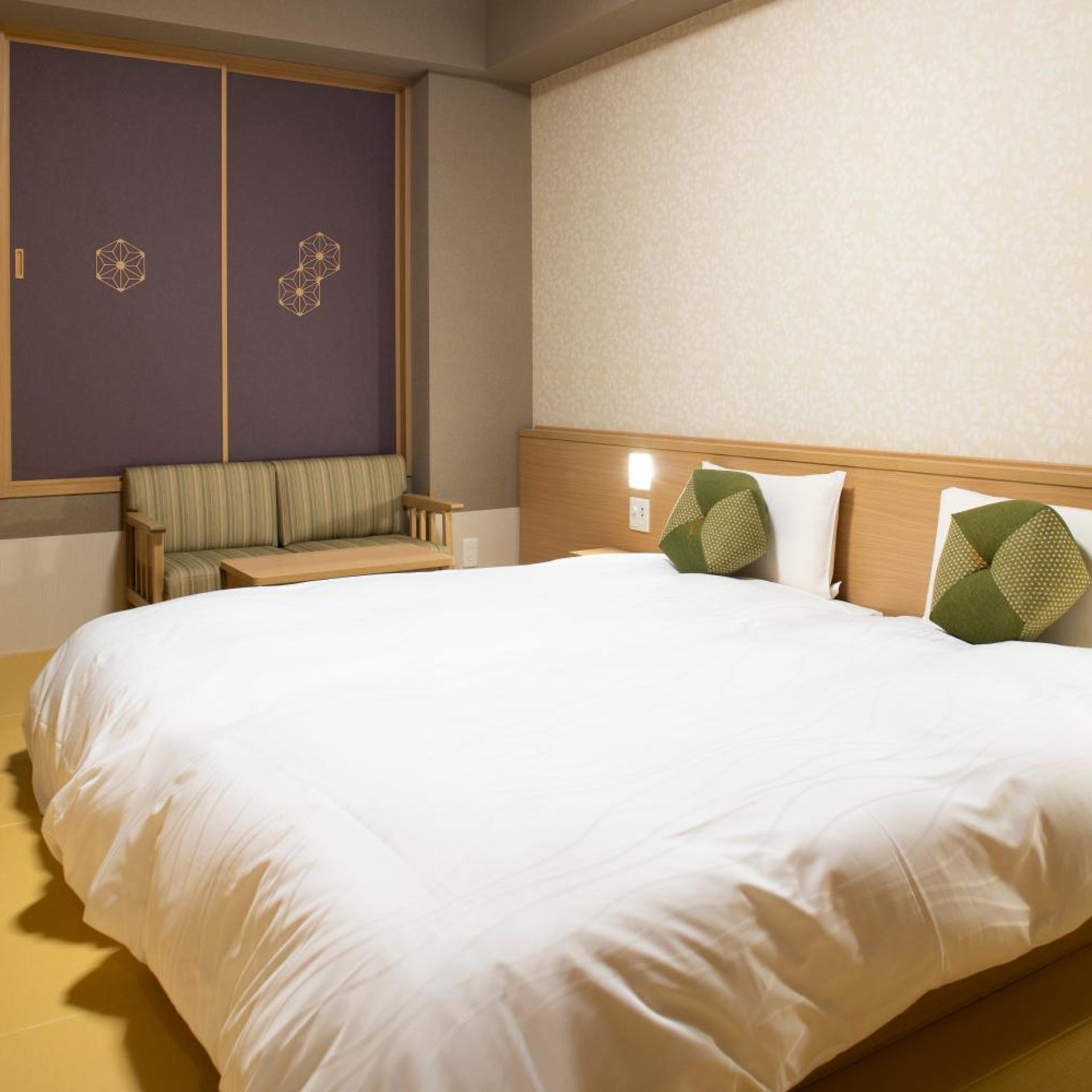 Hollywood, Twin Beds, Tatami