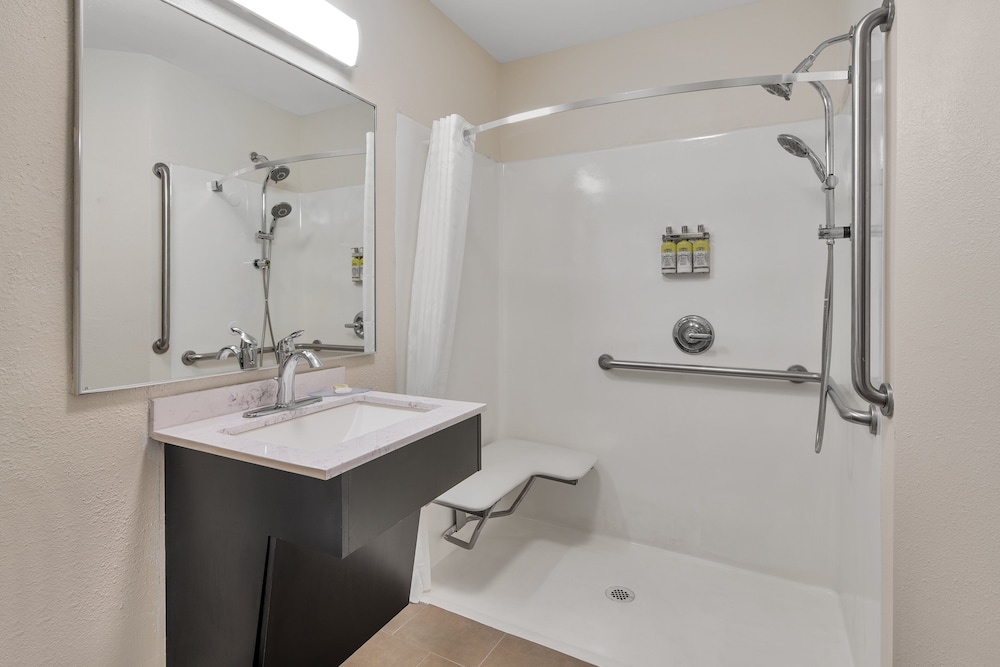 Candlewood Suites Huntersville Lake Norman Area 12/69
