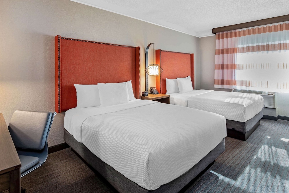 La Quinta Inn & Suites by Wyndham San Francisco Airport N 7/23