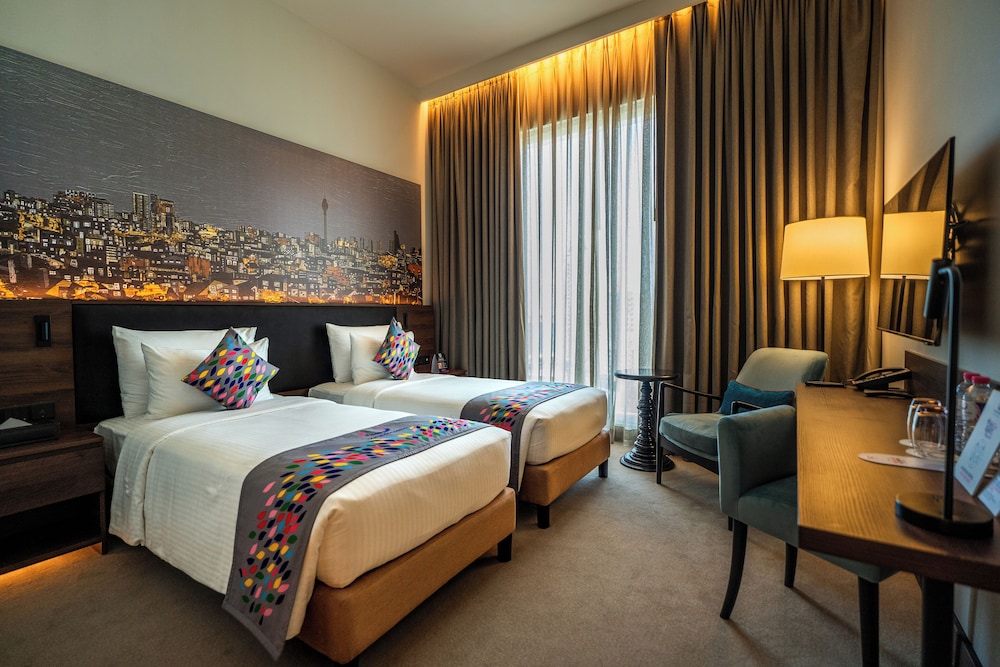 DELUXE, TWIN BEDS, CITY VIEW