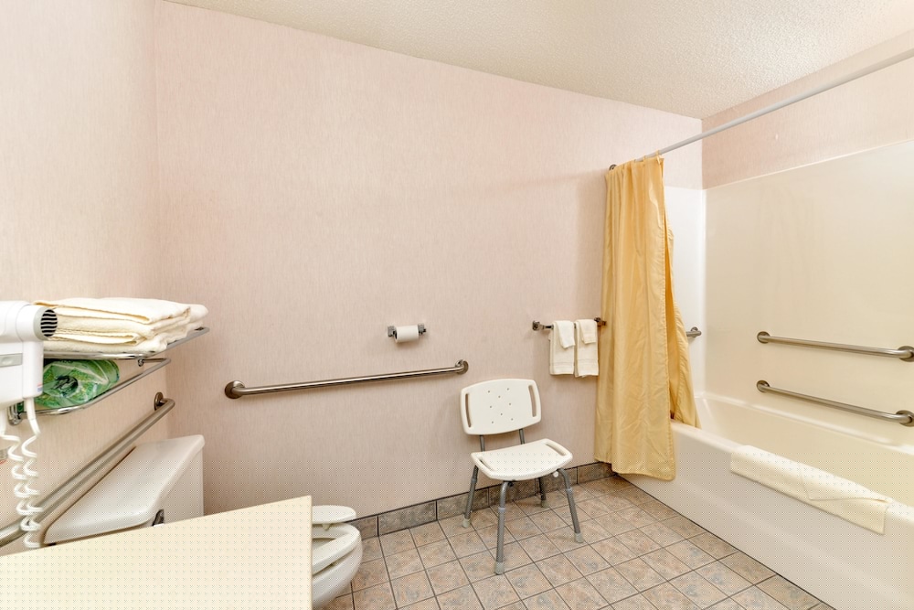 Americas Best Value Inn Tahquamenon Country 19/30