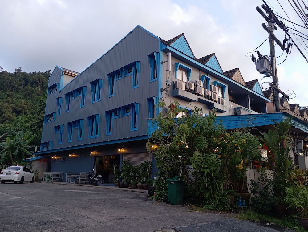 Seabox Khaolak Hostel 4/28