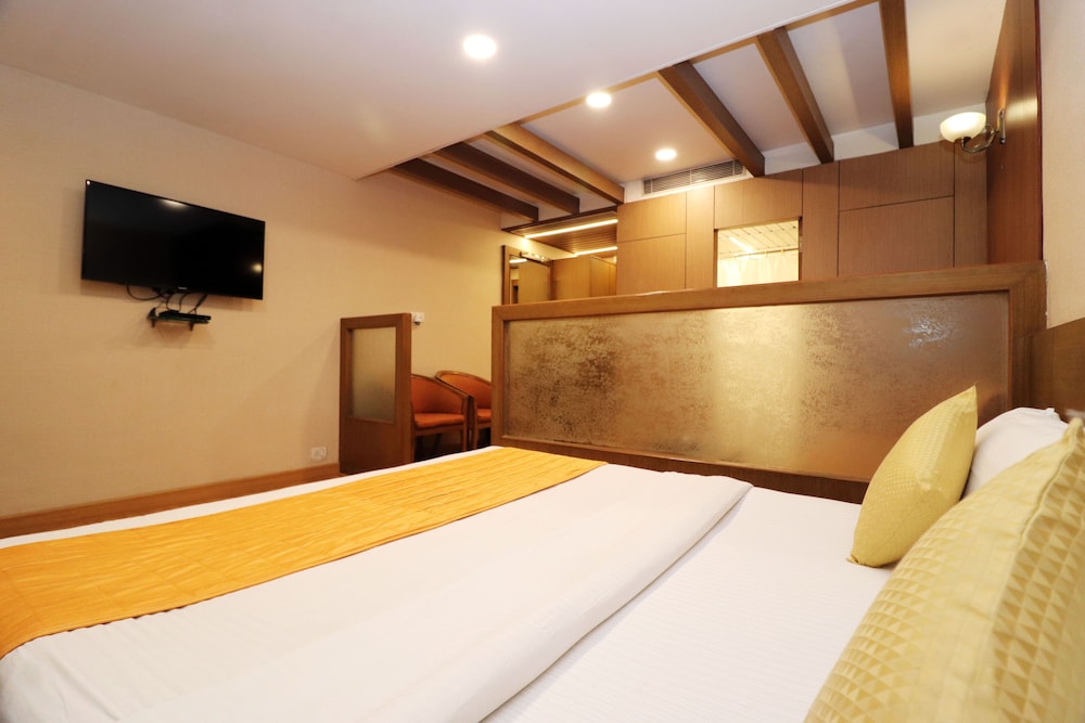 Hotel Rajhans Regent 20/48