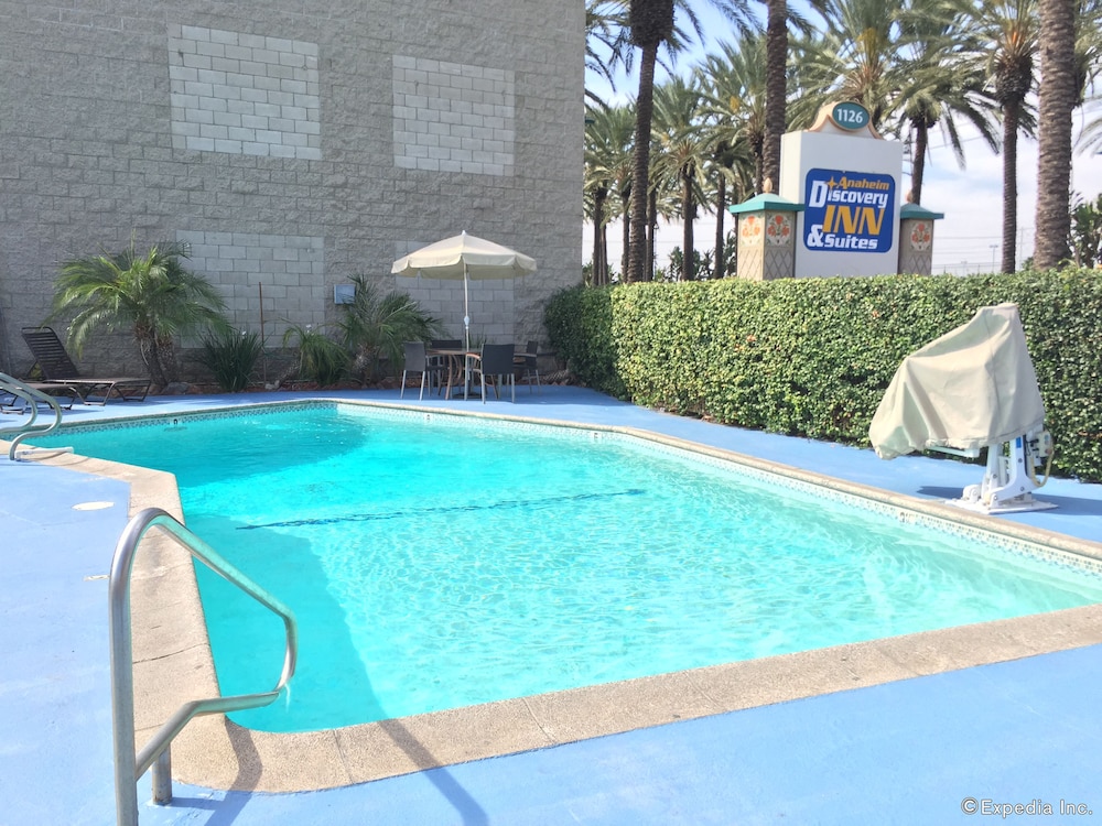 Anaheim Discovery Inn Suites 42/68