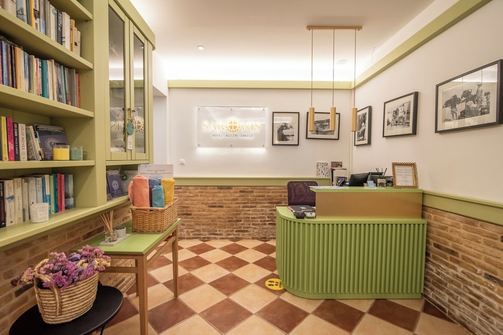 Saronis Hotel 4/50