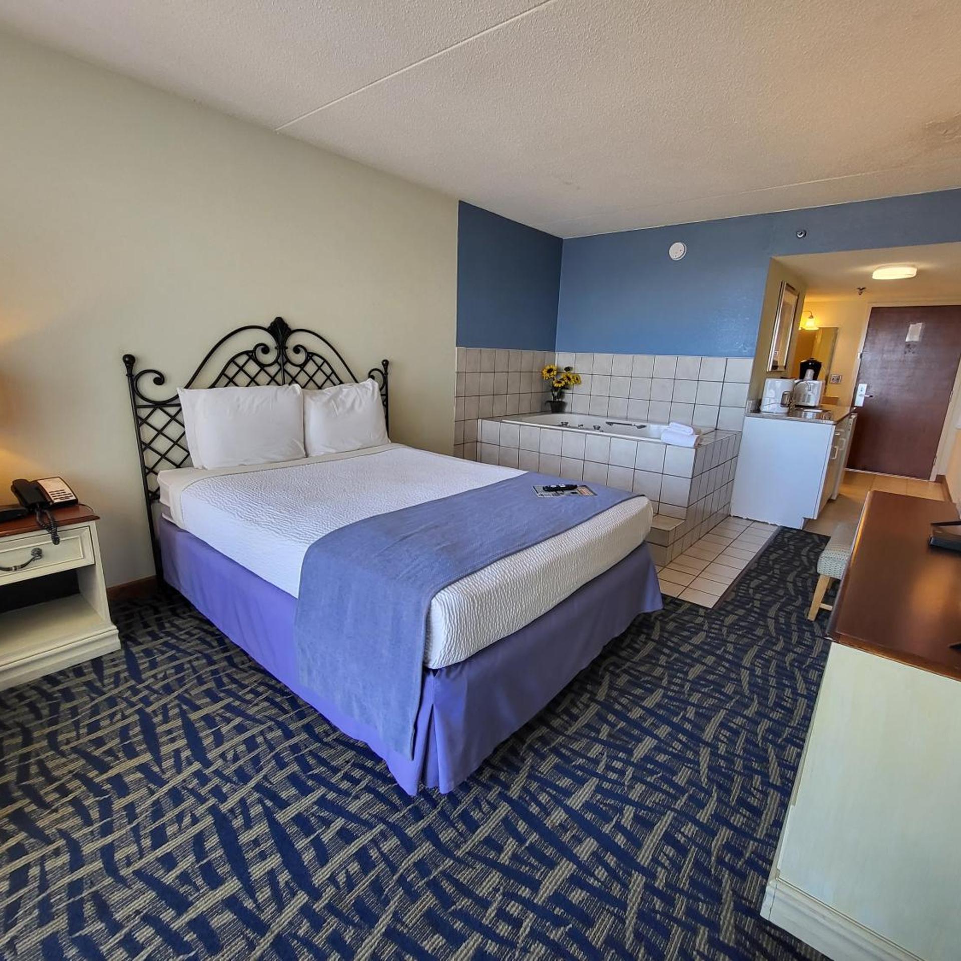 Deluxe, Queen Bed, Ocean Front, Jetted Tub, Balcony