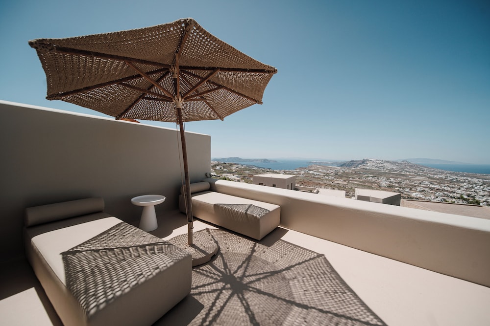 Luna Santorini Suites 47/50