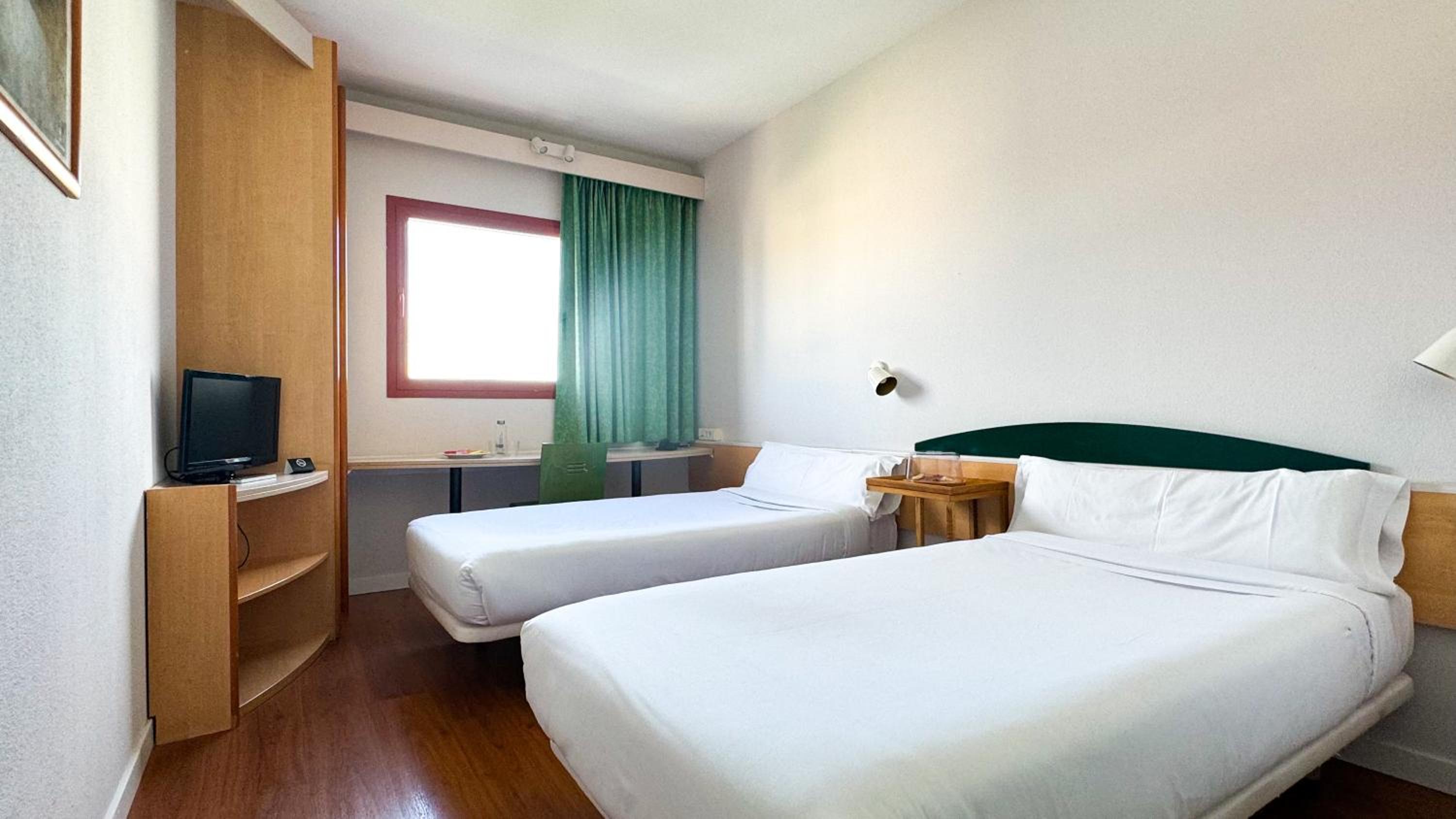 Iris Hotel 17/59