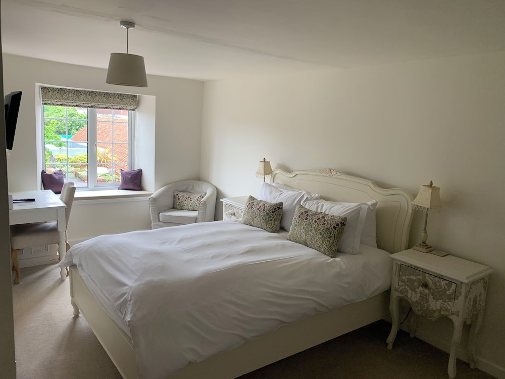 The Heritage Bed & Breakfast 5/26