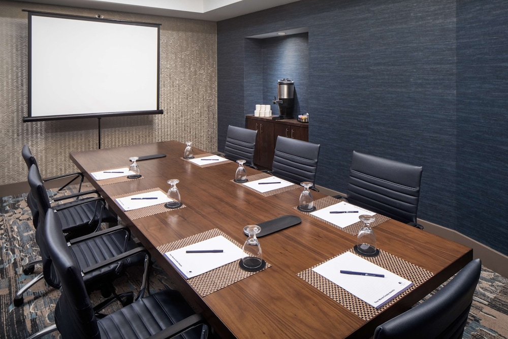DoubleTree by Hilton Ann Arbor North (ex Holiday Inn Ann Arbor-Near The Univ. Of Mi) 43/49