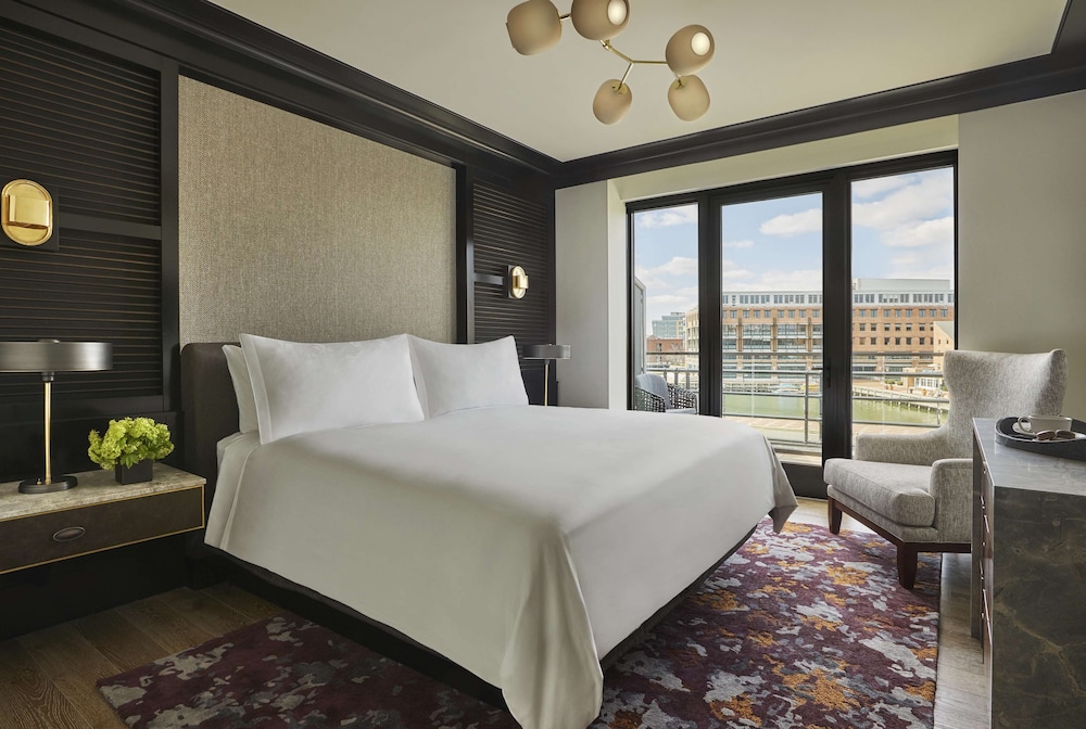1 BEDROOM, HARBOUR, SUITE, BALCONY
