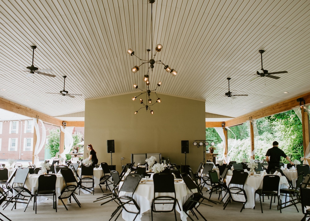 The Bicentennial Inn 33/60