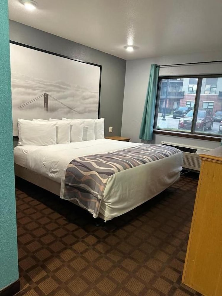 McGoverns Hotel and Suites 10/45