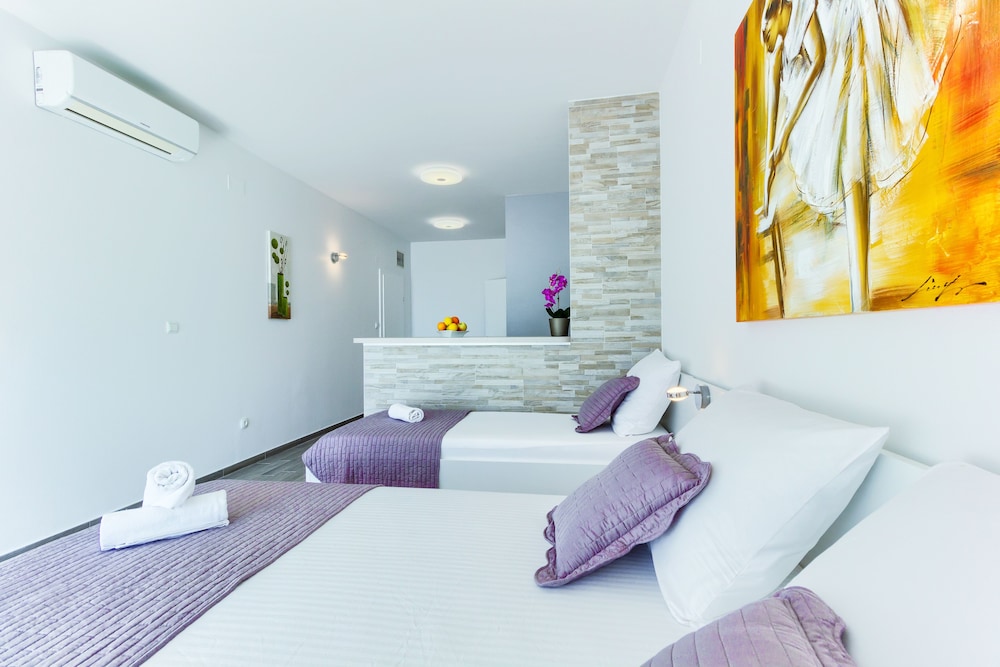 Studio, 1 Queen and 1 Single Bed, Sea View