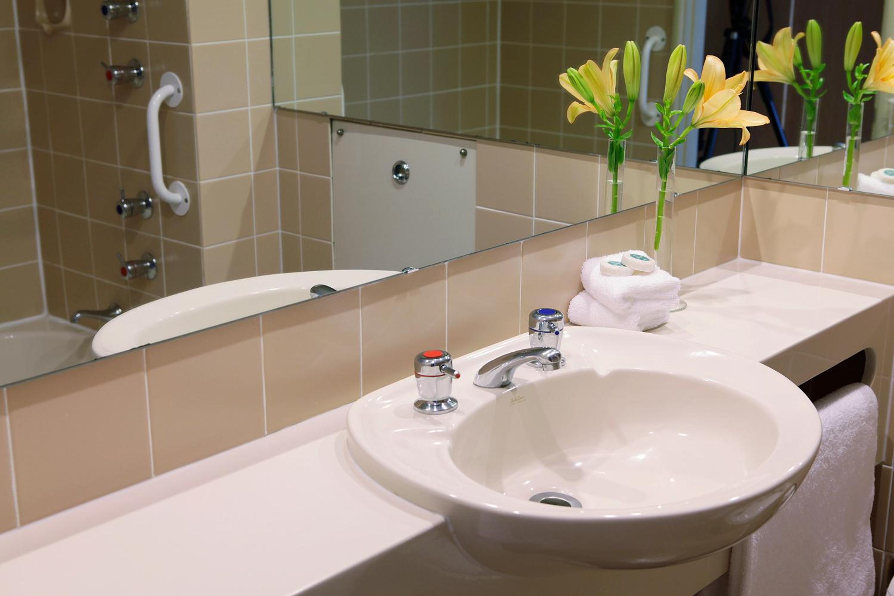 Standard, Triple, 1 Queen and 1 Single Bed, THREDBO ALPINE HOTEL 3/4