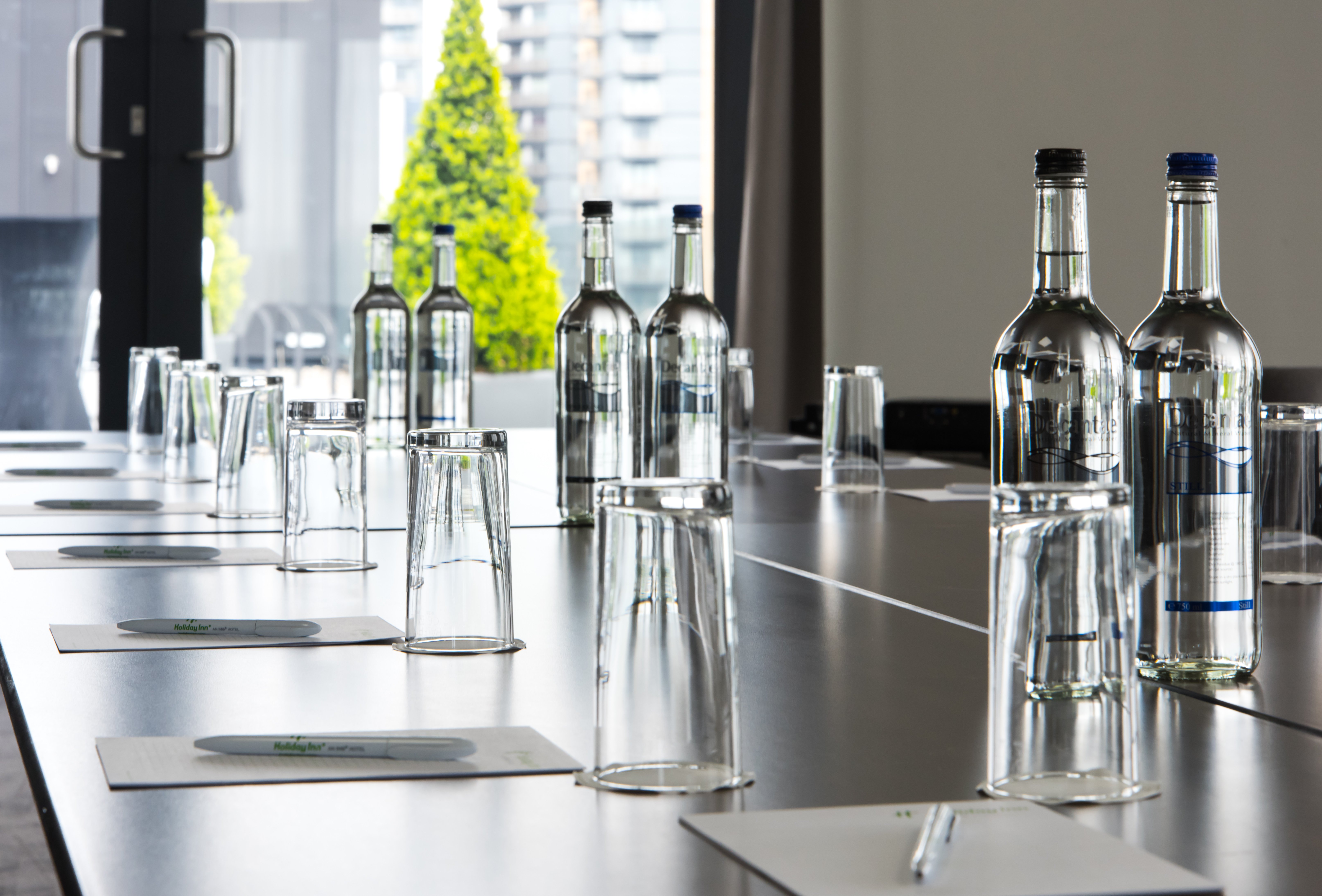 Holiday Inn London West 30/75