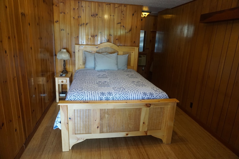 Marshall's Creek Rest Motel 40/71