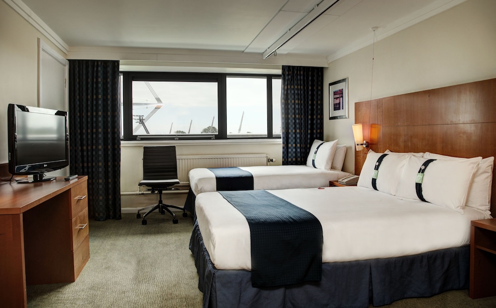 HOLIDAY INN CARDIFF CITY CENTRE 17/64