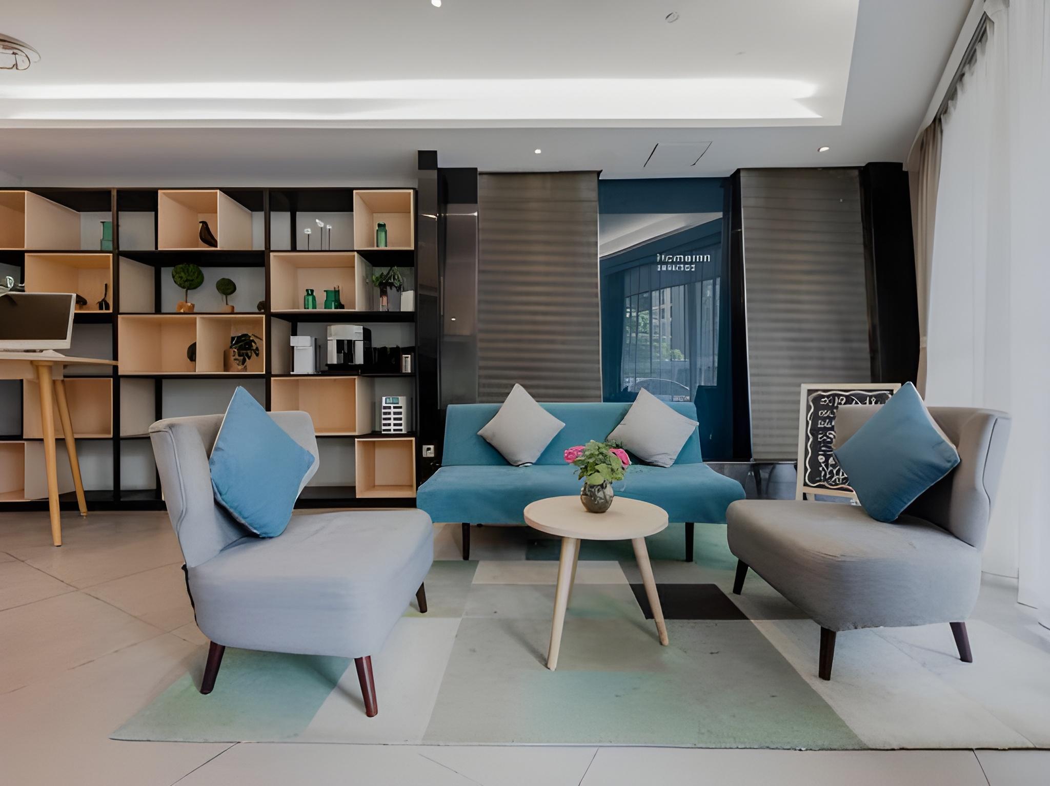 Home Inn Selected (South Square of Shanghai Railway Station) 53/63