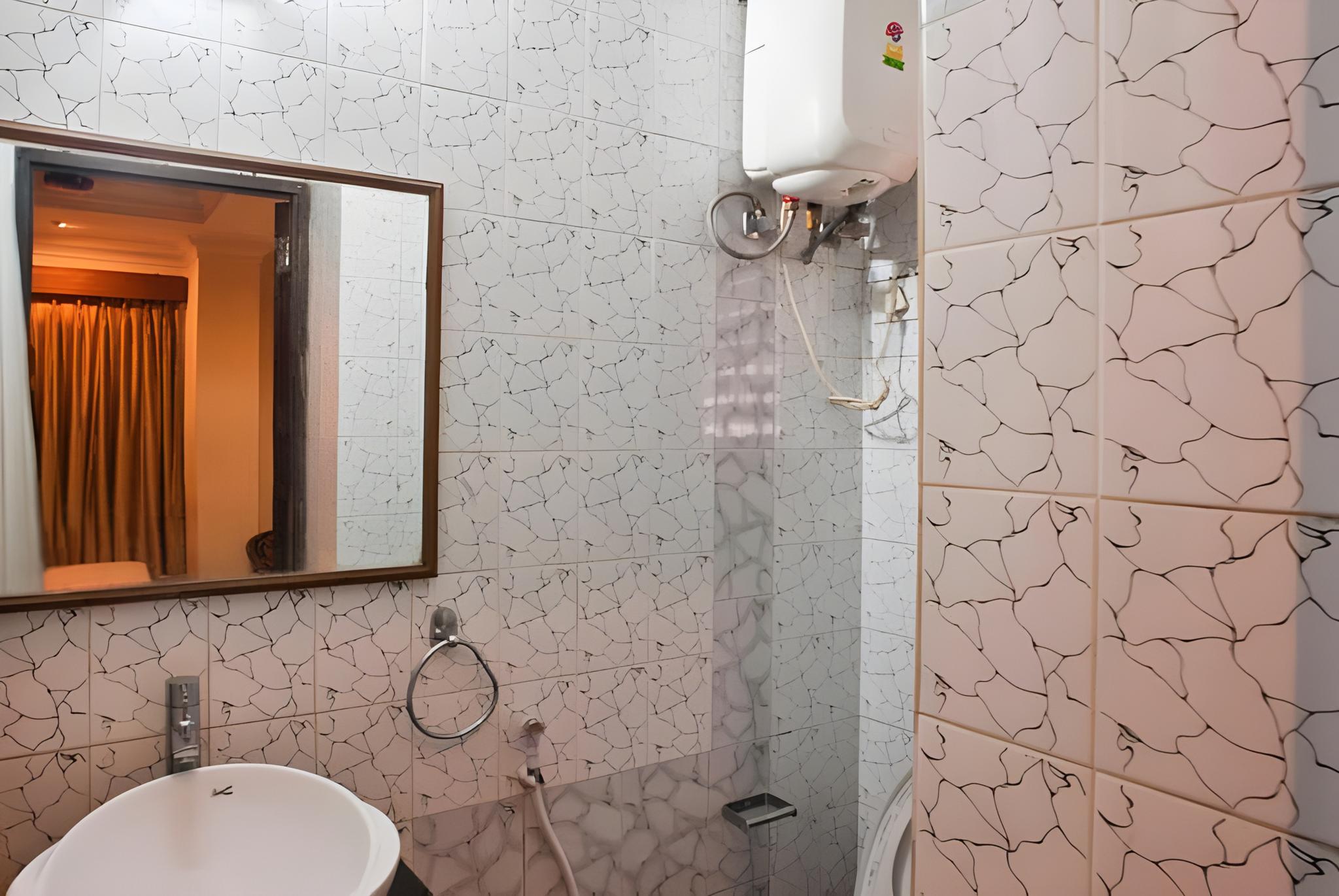 HOTEL GULSHAN INTERNATIONAL. 37/38