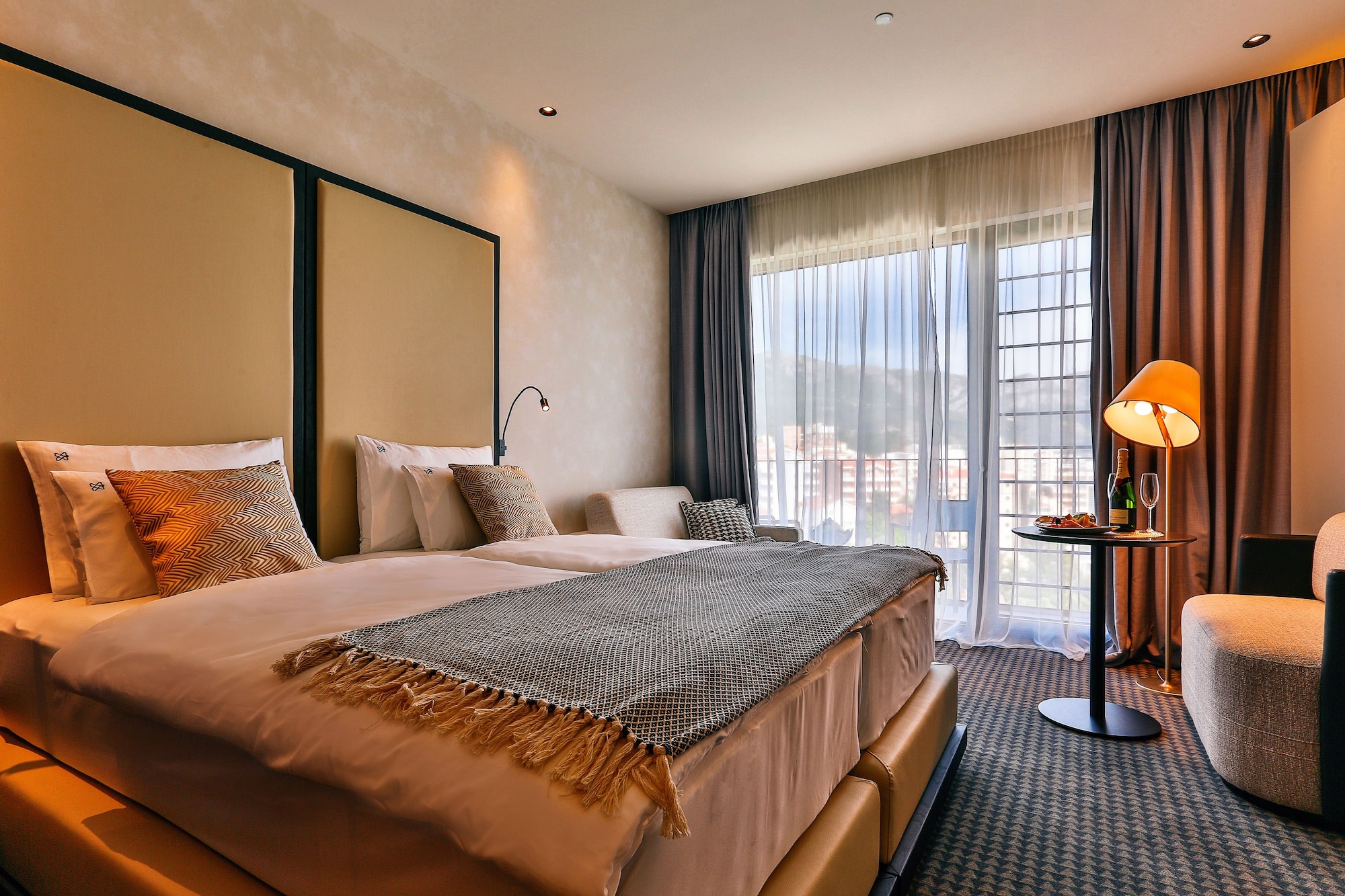 DELUXE, KING BED, SEA VIEW