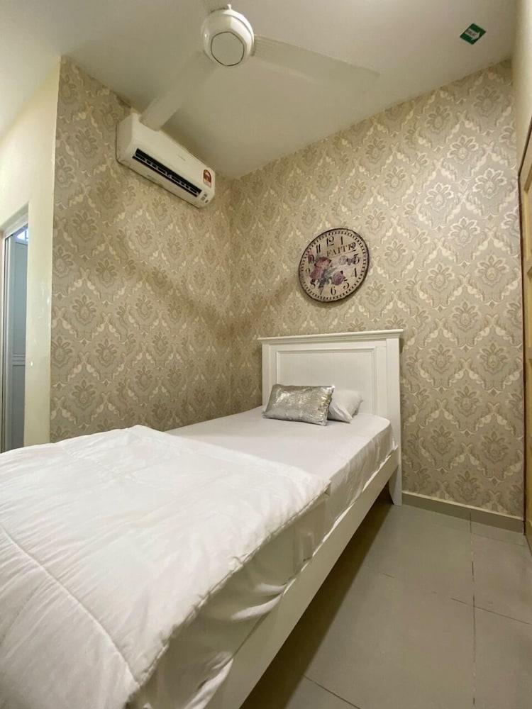 AAM Hotel 18/50