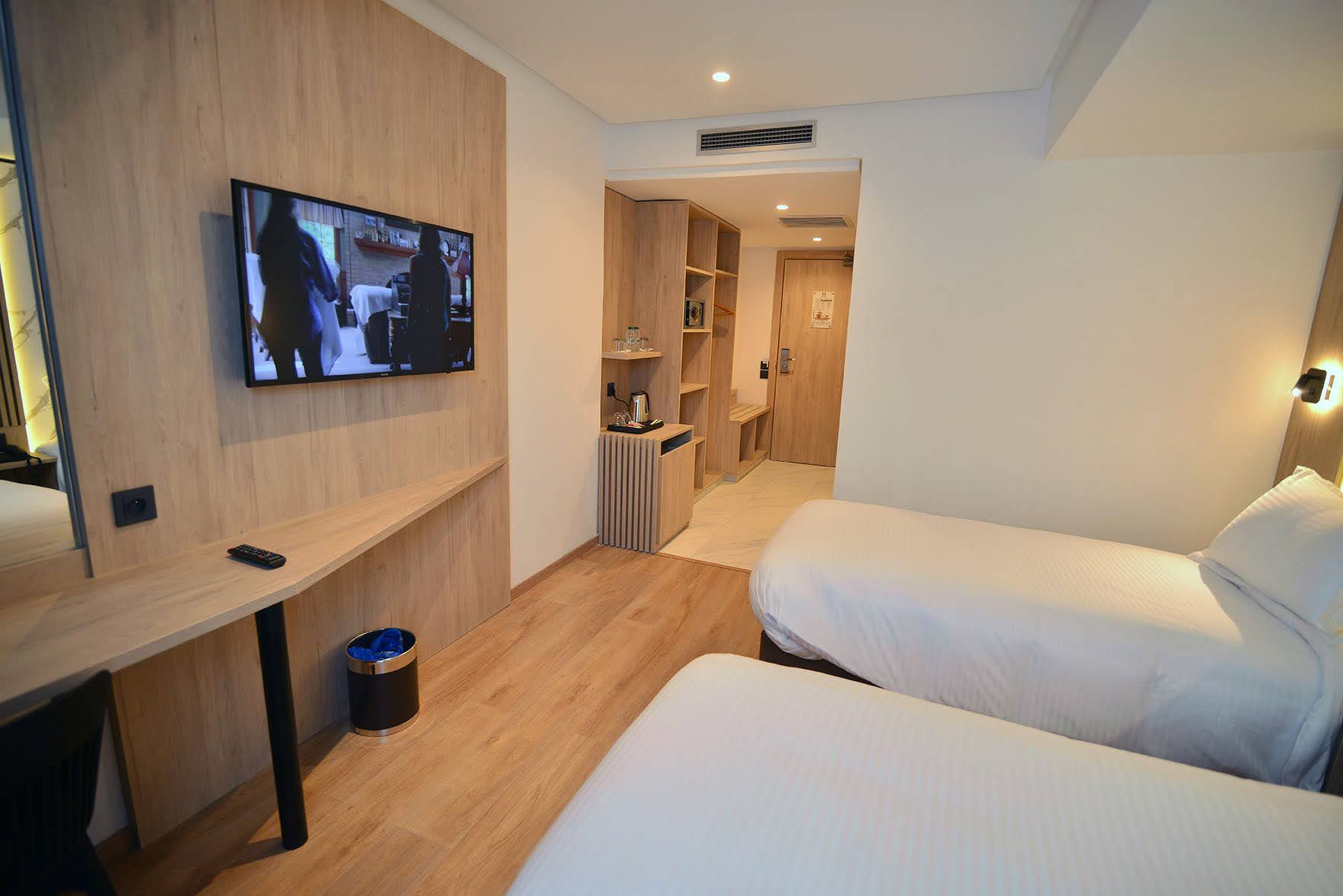 Room, Twin Beds