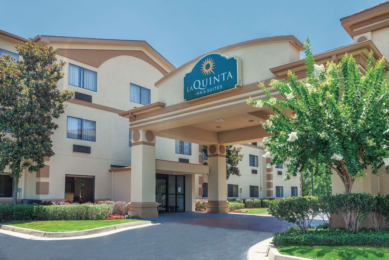 La Quinta Inn & Suites by Wyndham Jackson Airport 16/17