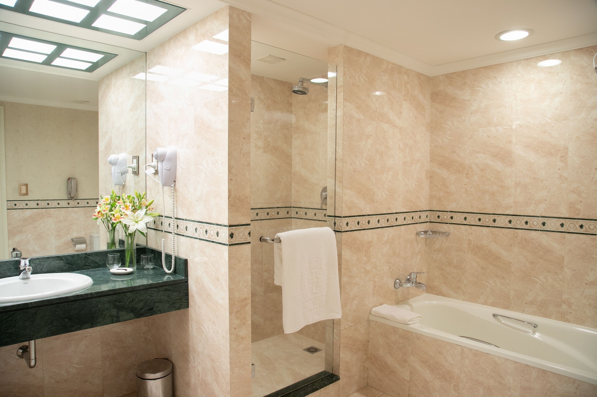 جناح ركني بسرير كينج، Hotel Emperador Buenos Aires 8/10
