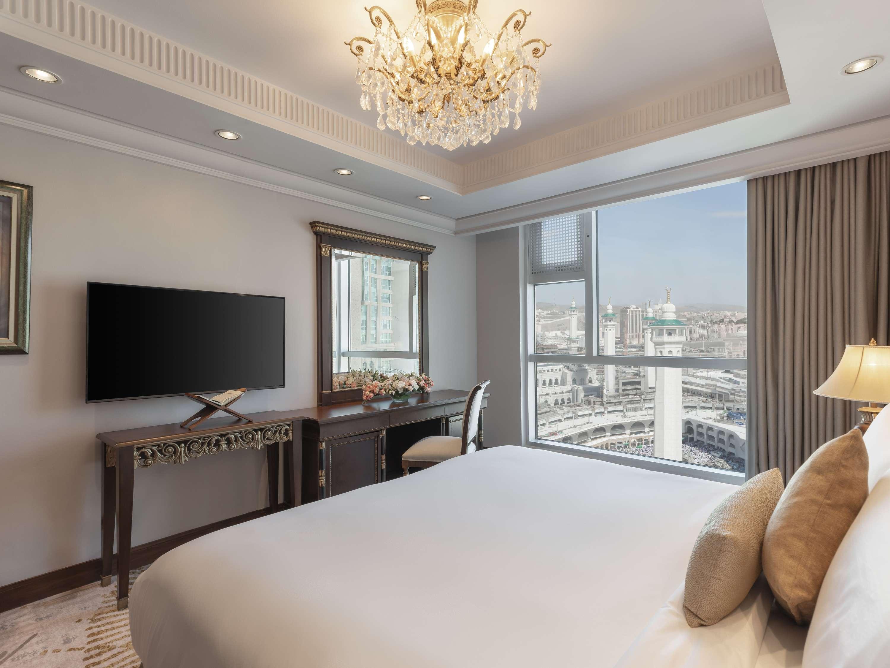 1 Bedroom, Deluxe, Suite, Partial Kaaba View