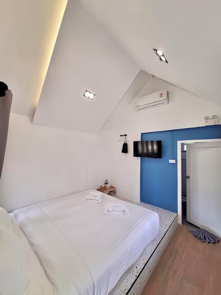 Pan Beach Bungalows 14/50