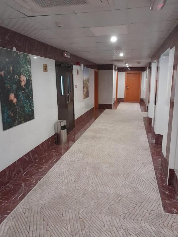 Muscat Hills Hotel 57/63