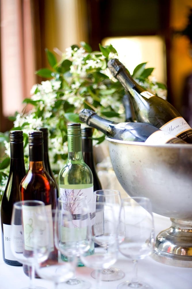 HEALESVILLE HOTEL 20/50