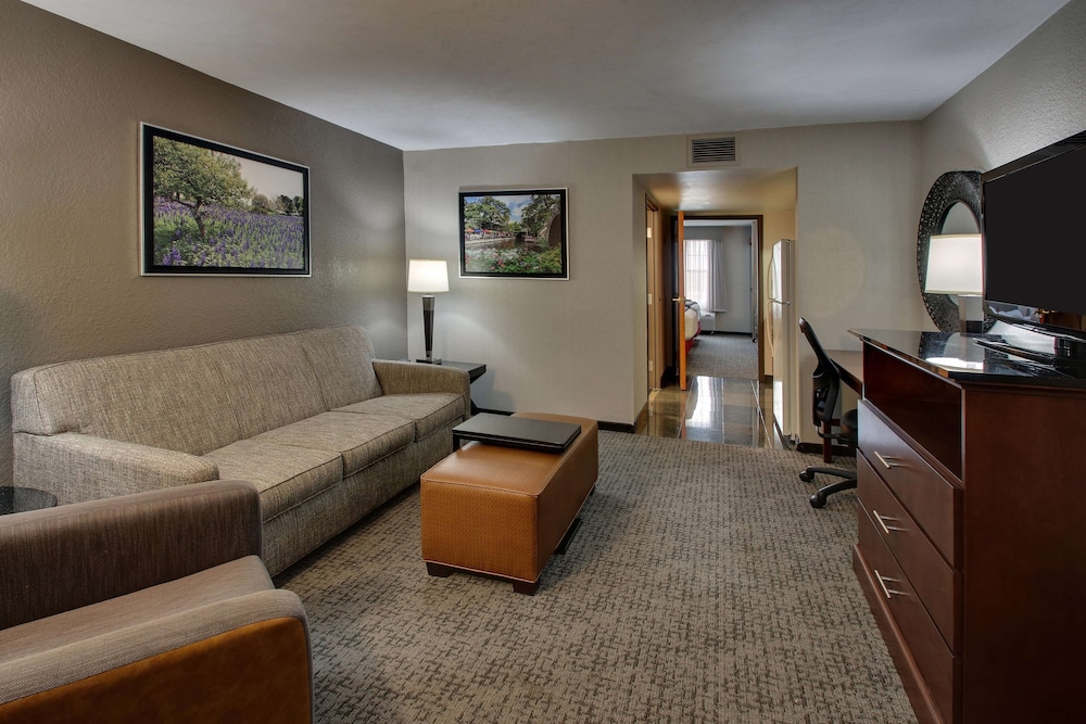 Drury Inn and Suites San Antonio Northwest Medical Center 28/50