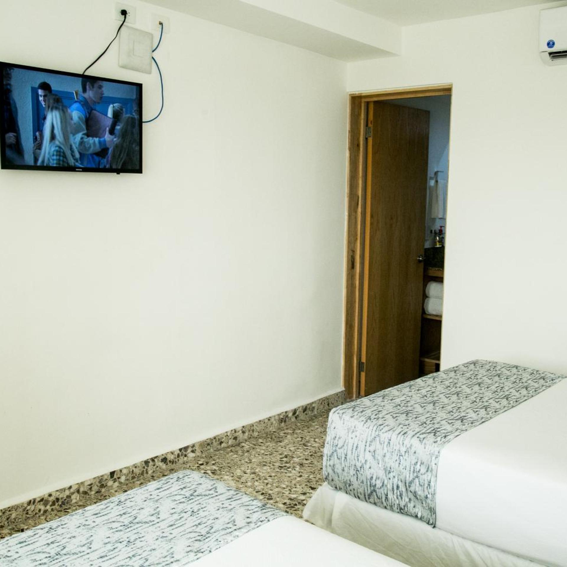 Room, Twin Beds, Hotel 500 9/10