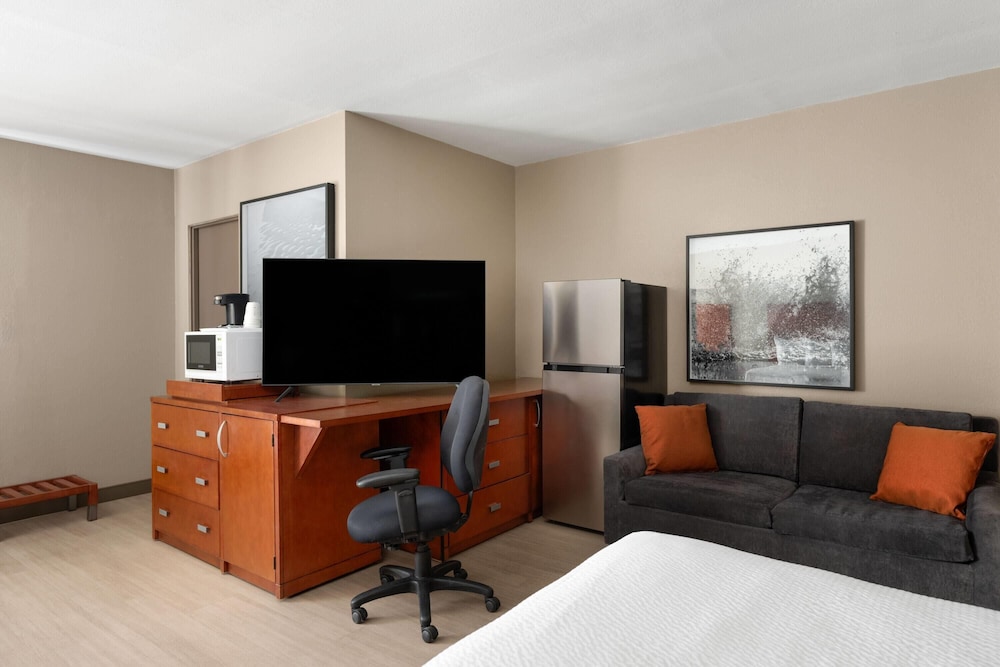 Travelodge by Wyndham Parker 50/67