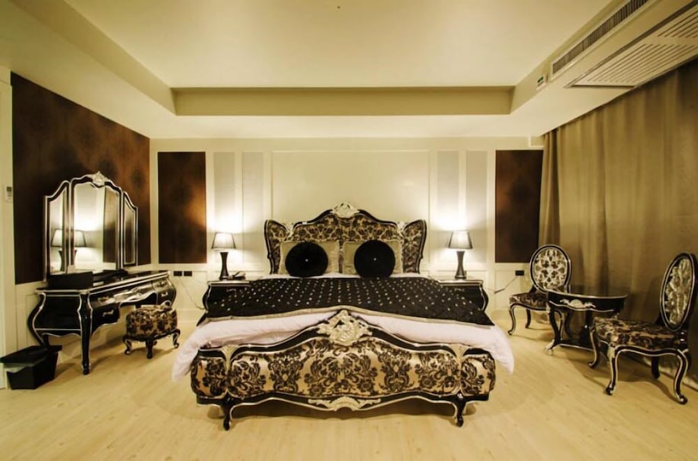 Alvarez Hotel 30/65