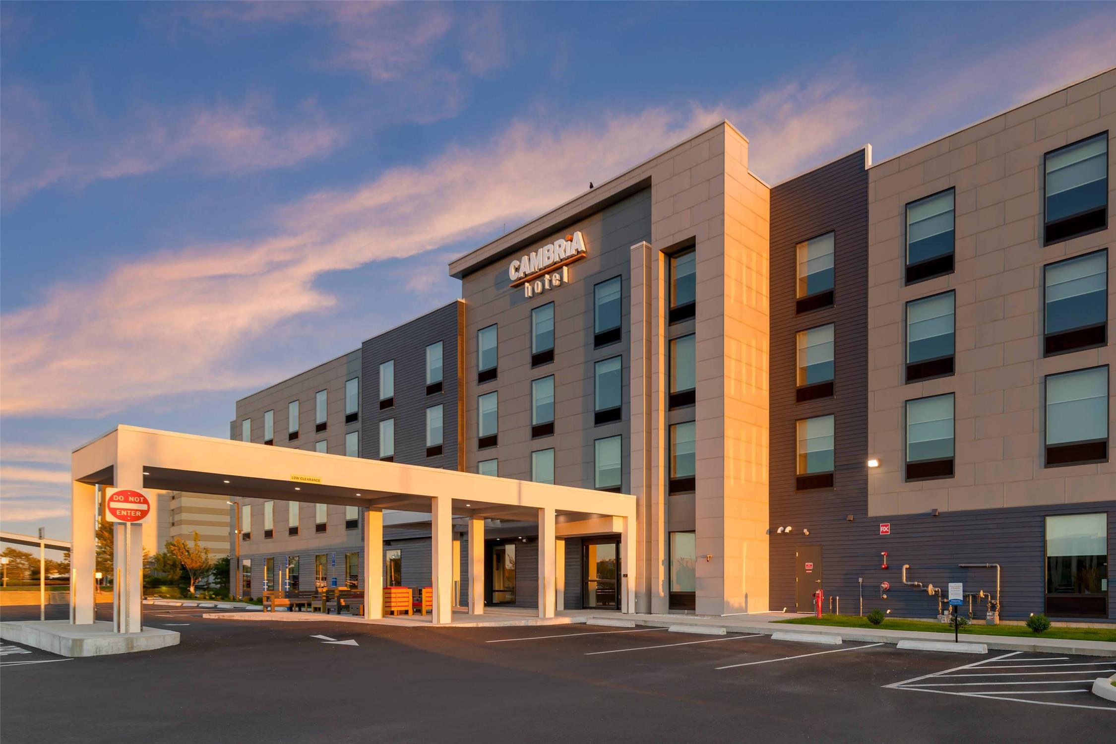 Cambria Hotel & Suites Plymouth 28/30