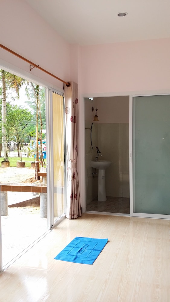 Khaolak Summer House Resort 2 10/67