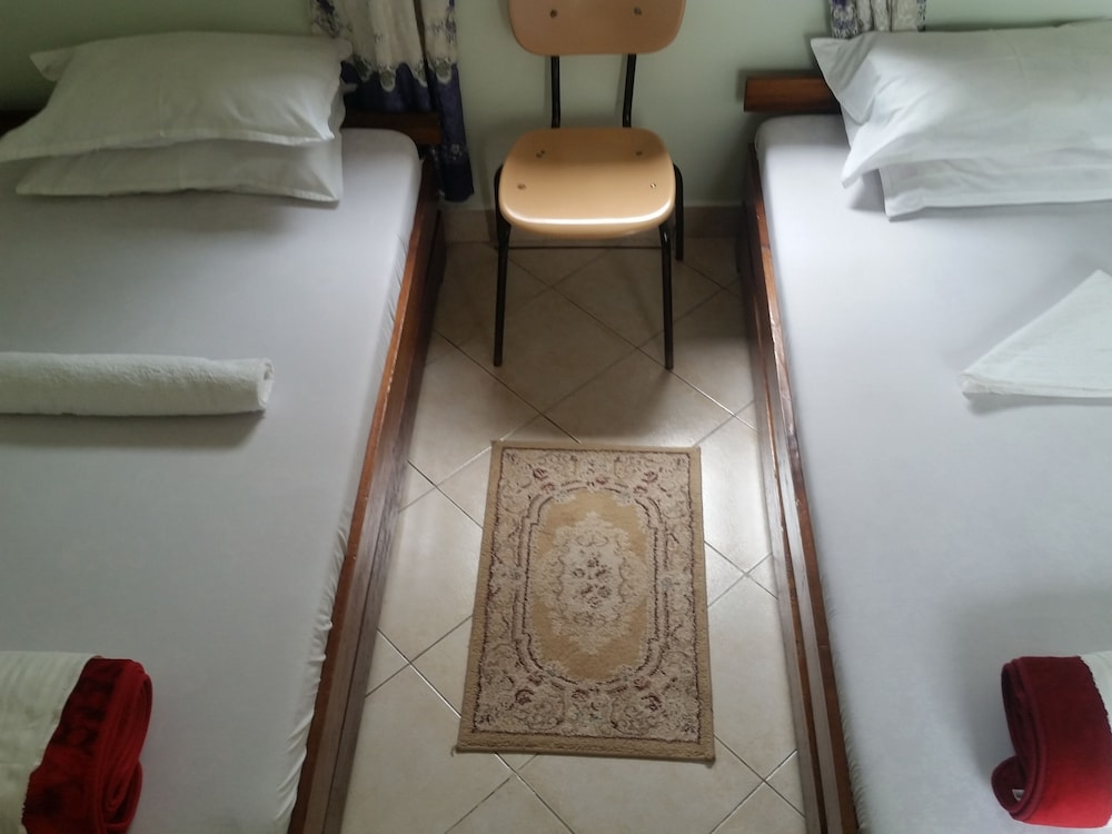 Raha Leo Inn 28/48