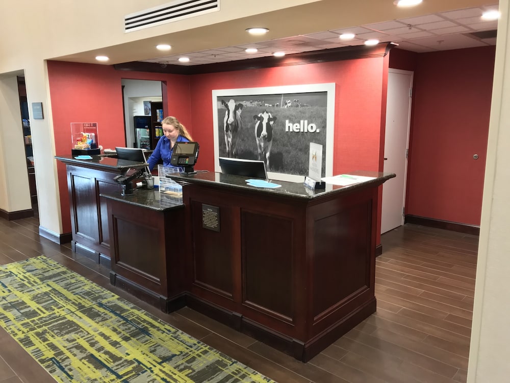 Hampton Inn & Suites Lamar 2/51