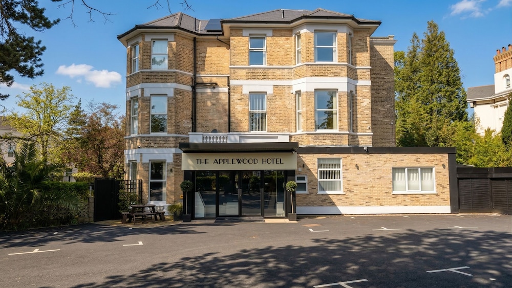 The Applewood Hotel 57/67